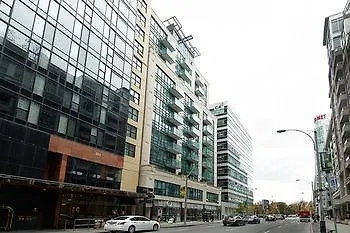 Whitehall Suites - 263 Wellington St W Toronto Kanada