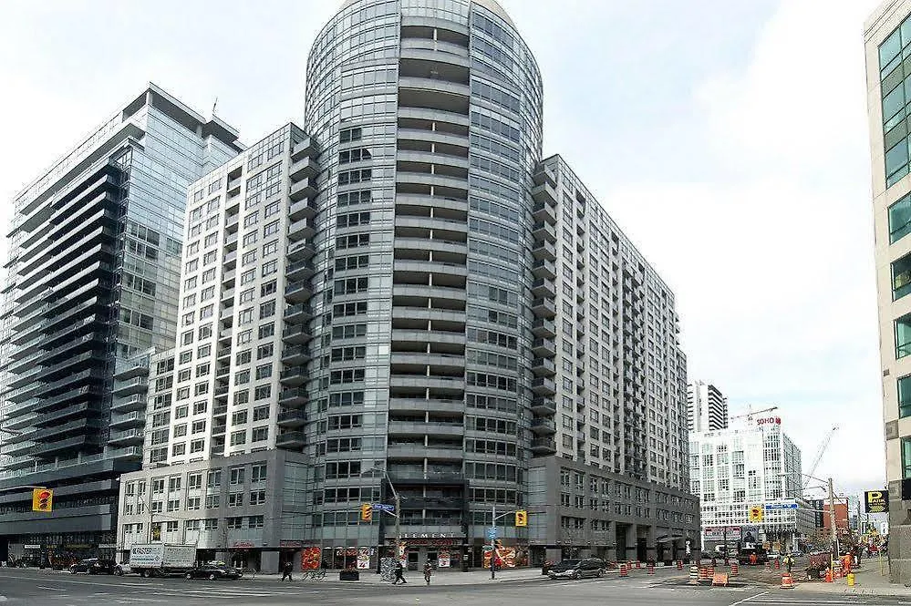 Apartment Whitehall Suites - 263 Wellington St W Toronto Canada